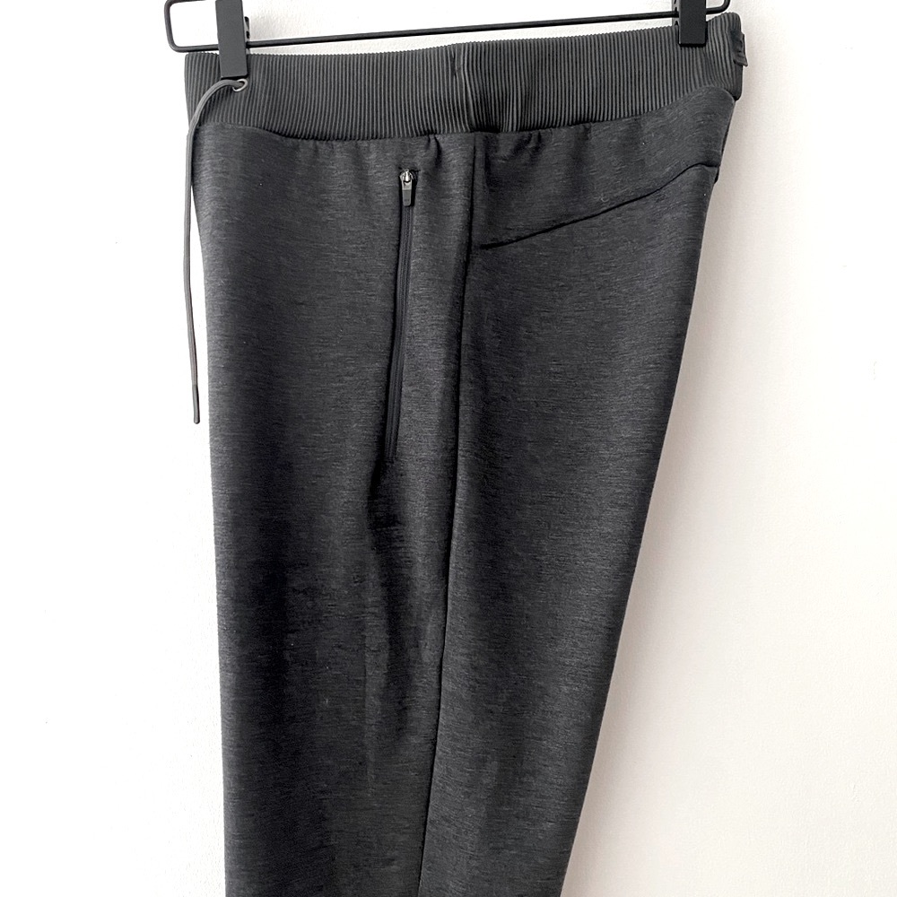 Decathlon Youth Joggers in Grey size guesstimate 12/14, see measurement.